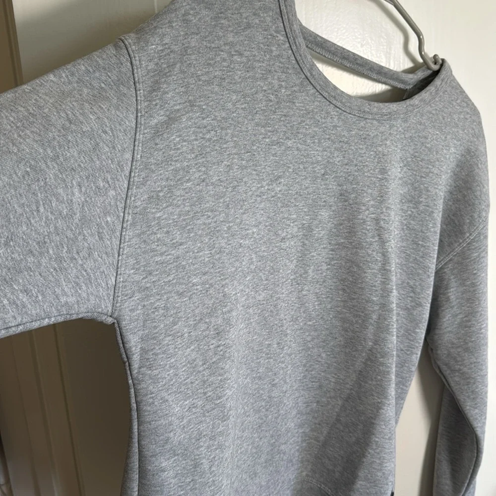 Nike Dri-FIT Gray Open-Back Long-Sleeve Workout Top Women’s Small
